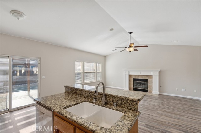 525 Mallard Avenue, Lemoore CA: https://media.crmls.org/medias/4ca2b640-1316-4d90-8f41-78c779d1a31c.jpg