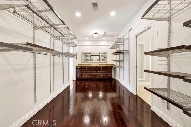 18930 Wells Drive, Tarzana CA: https://media.crmls.org/medias/4ca3a2fb-b6f9-4b74-8df0-e3316caa2531.jpg