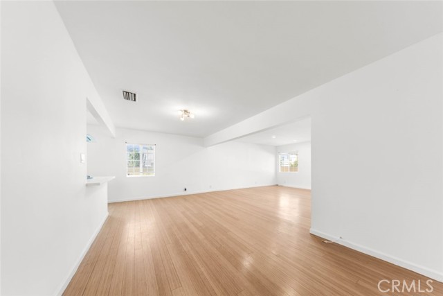 Detail Gallery Image 13 of 52 For 19148 Saticoy St, Reseda,  CA 91335 - 3 Beds | 2 Baths