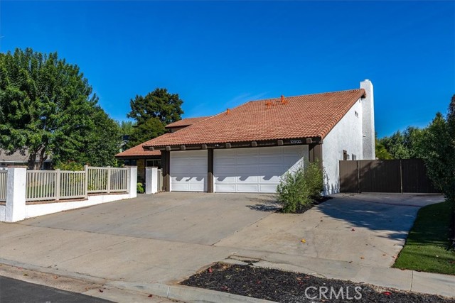 Detail Gallery Image 3 of 49 For 10900 Remmet Ave, Chatsworth,  CA 91311 - 5 Beds | 3 Baths