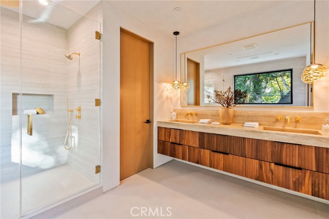 Detail Gallery Image 23 of 42 For 4245 Bellaire Ave, Studio City,  CA 91604 - 5 Beds | 5/1 Baths