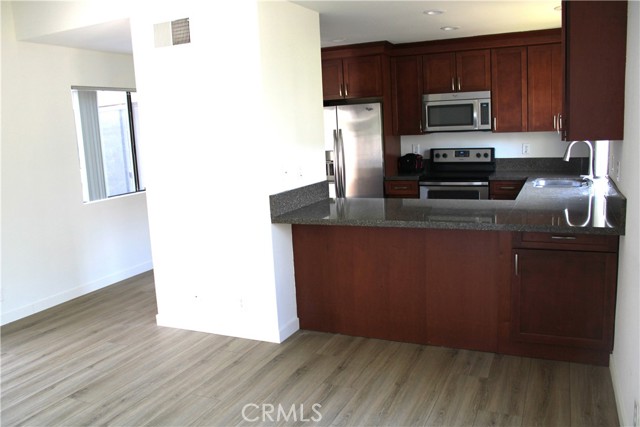 24 Woodgrove, Irvine CA: https://media.crmls.org/medias/4ca50222-389b-4e1e-8993-ba61de605dcb.jpg