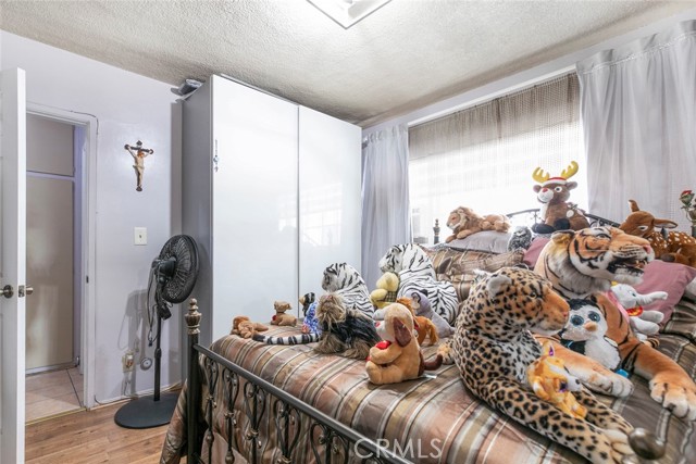 6923 Ben Avenue, North Hollywood CA: https://media.crmls.org/medias/4ca536ad-c6bb-408f-9d52-6749af78b578.jpg