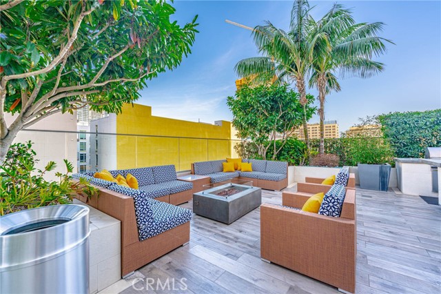 1050 S Grand Avenue, Los Angeles CA: https://media.crmls.org/medias/4ca56ff7-cfa1-48bb-93fe-187ef506953c.jpg