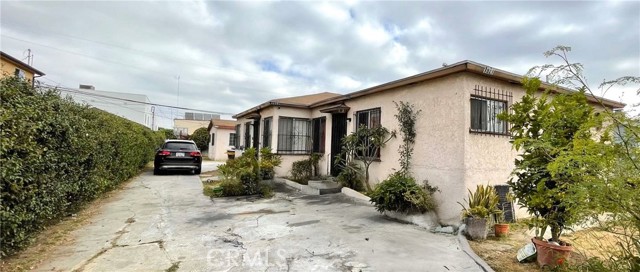 1621 W 82nd Street, Los Angeles CA: https://media.crmls.org/medias/4ca6369e-3ddb-4d3f-90eb-6d727e3c531c.jpg