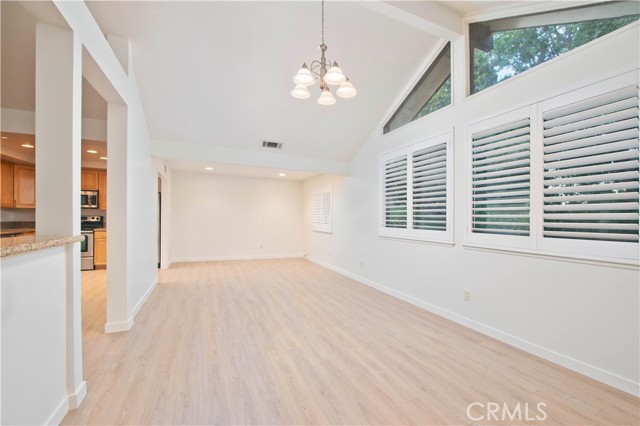 10171 Valley Circle Boulevard, Chatsworth CA: https://media.crmls.org/medias/4ca6c738-4235-42a8-9499-c8f14ad664a2.jpg