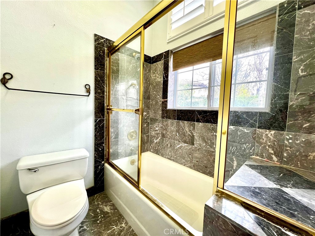 https://media.crmls.org/medias/4ca74794-5891-43d9-9820-93f4cc9d9684.jpg?preset=X-Large
