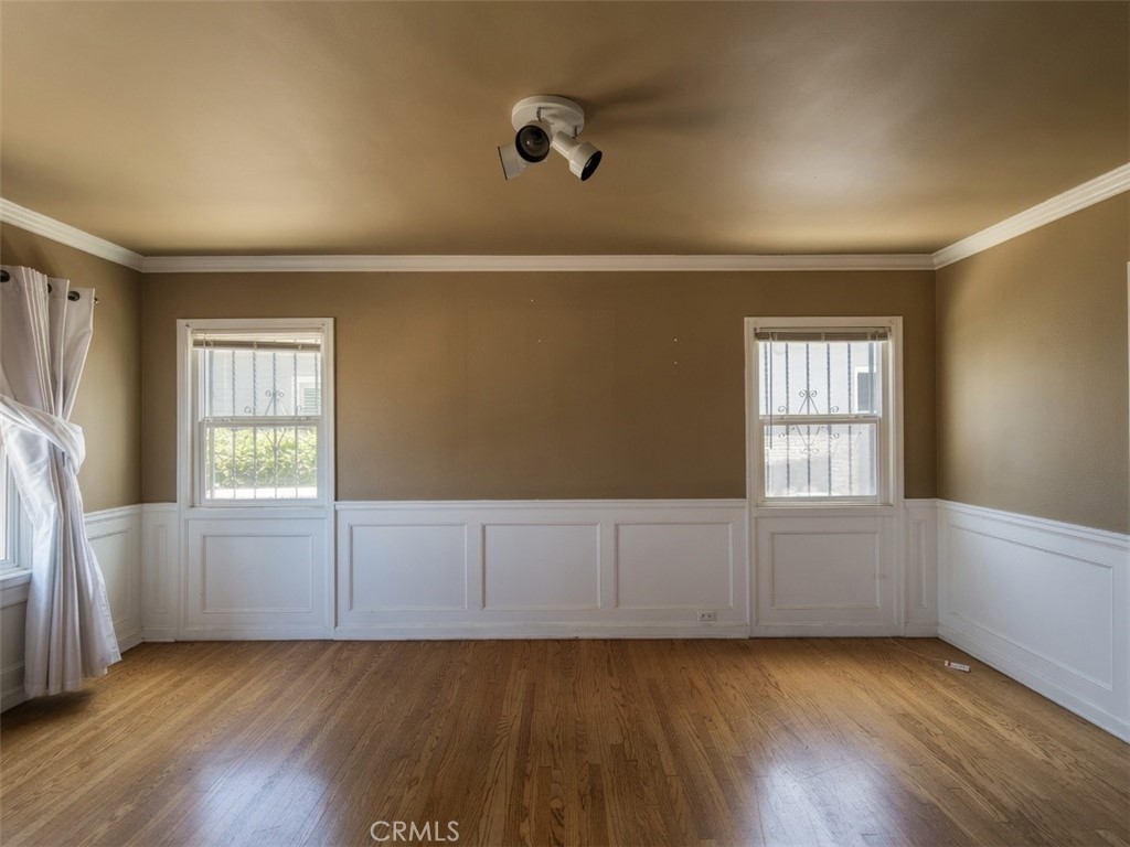 https://media.crmls.org/medias/4ca80d8c-f4f3-4f2f-bd7d-4107d3267b2b.jpg?preset=X-Large