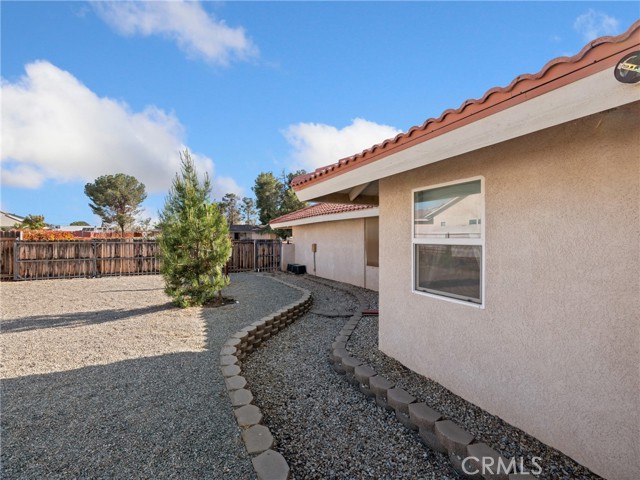 Detail Gallery Image 49 of 60 For 19564 Oneida Rd, Apple Valley,  CA 92307 - 4 Beds | 3 Baths