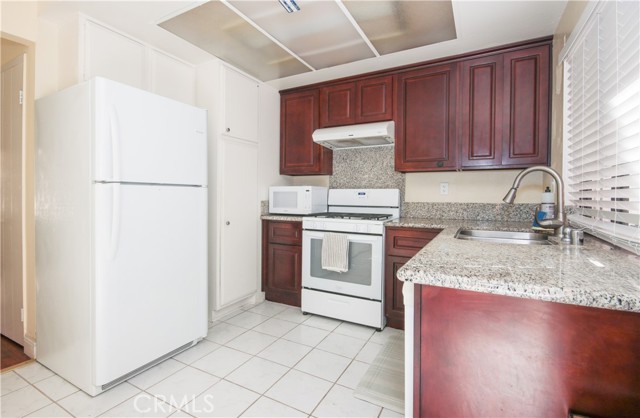 Detail Gallery Image 10 of 33 For 3951 W Mcfadden Ave, Santa Ana,  CA 92704 - 2 Beds | 1/1 Baths