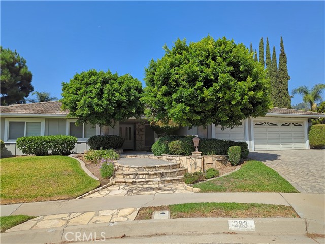 223 N Greencroft Ave, Glendora, CA 91741