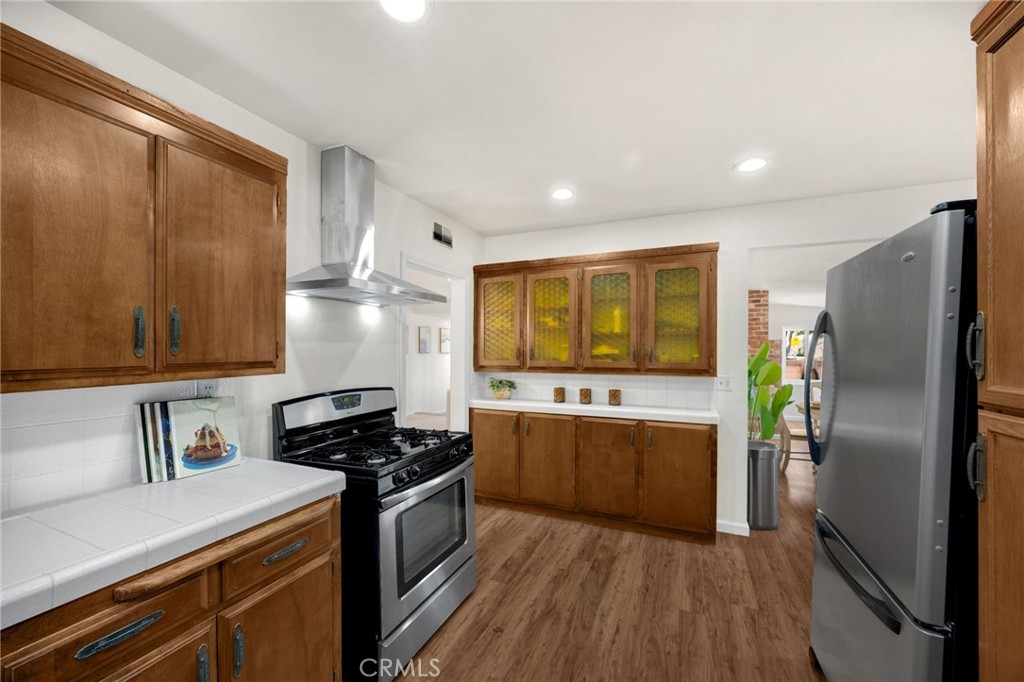 https://media.crmls.org/medias/4caa3872-1631-4592-af43-3f69febff75c.jpg?preset=X-Large