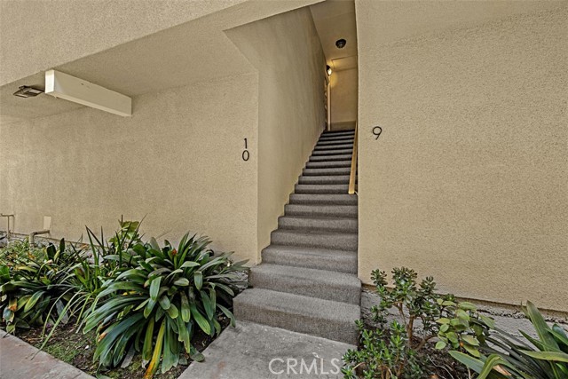 1040 Central Avenue, Riverside CA: https://media.crmls.org/medias/4caa457b-d8e4-4d1b-95d7-b2815e3bf395.jpg