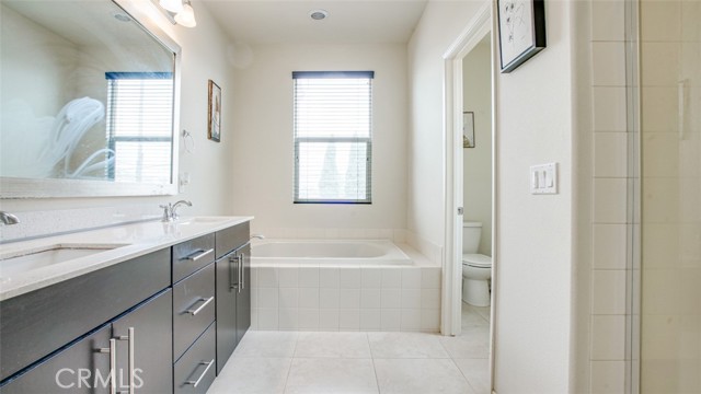 4248 W 5th Street, Santa Ana CA: https://media.crmls.org/medias/4caa99a8-bc22-4fb8-8e0c-5d683896b9a7.jpg