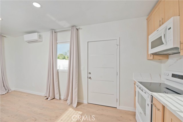 Detail Gallery Image 6 of 15 For 17416 Los Alimos St, Granada Hills,  CA 91344 - 1 Beds | 1 Baths