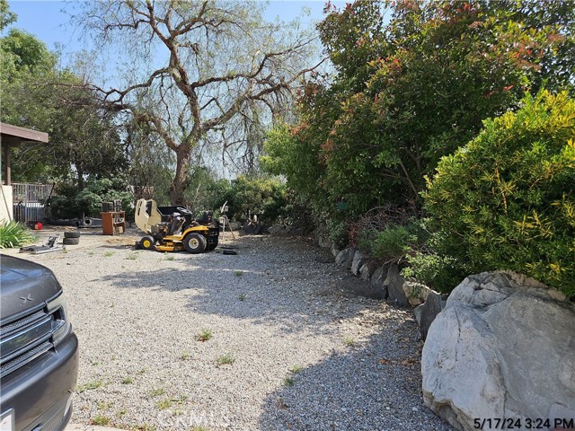 Detail Gallery Image 13 of 41 For 17572 Greenwood Ct, San Bernardino,  CA 92407 - 3 Beds | 2 Baths