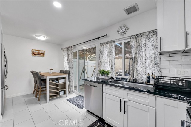 Detail Gallery Image 11 of 36 For 15970 Hyde Ct, Fountain Valley,  CA 92708 - 2 Beds | 1/1 Baths