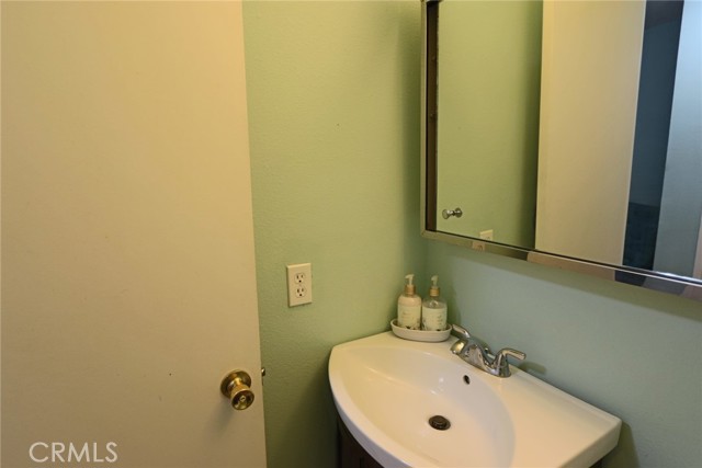 Detail Gallery Image 22 of 71 For 19208 Avenue of the Oaks #J,  Newhall,  CA 91321 - 2 Beds | 1/1 Baths