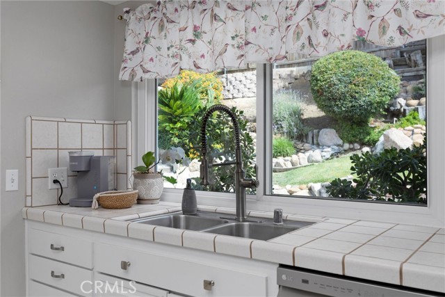5904 Medio Luna Avenue, Bakersfield CA: https://media.crmls.org/medias/4cac8dbe-7ac6-4eb3-bcac-aef0c0931282.jpg