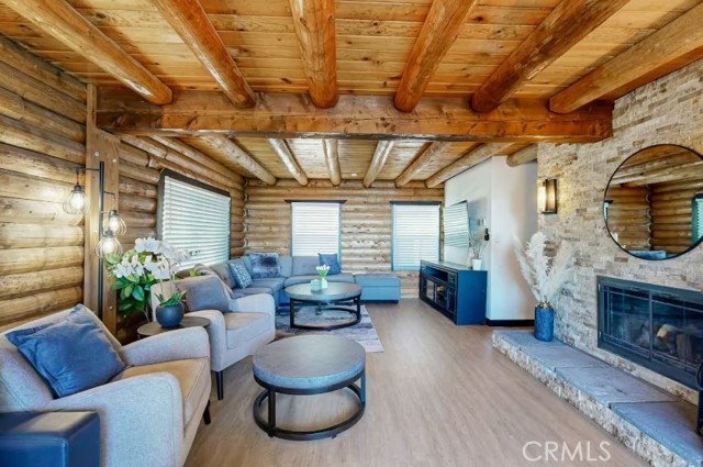 Detail Gallery Image 19 of 49 For 1960 Willow Dr, Running Springs,  CA 92382 - 4 Beds | 3 Baths