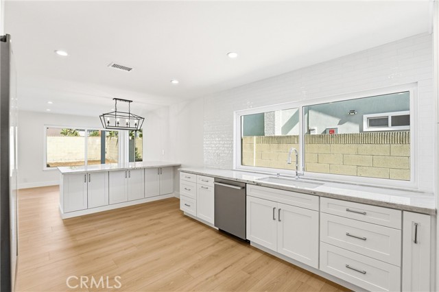 Detail Gallery Image 12 of 38 For 4171 Blackfin, Irvine,  CA 92620 - 4 Beds | 2/1 Baths