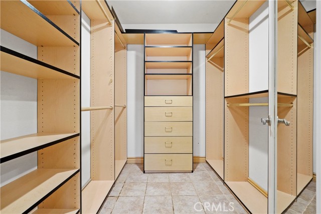 Detail Gallery Image 11 of 27 For 5362 Yolanda Ave, Tarzana,  CA 91356 - 3 Beds | 3 Baths