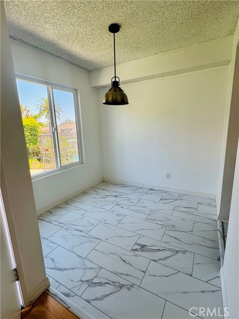 5484 Dobbs Street, Los Angeles CA: https://media.crmls.org/medias/4caf812e-b624-492e-9338-6888d5fc8d79.jpg