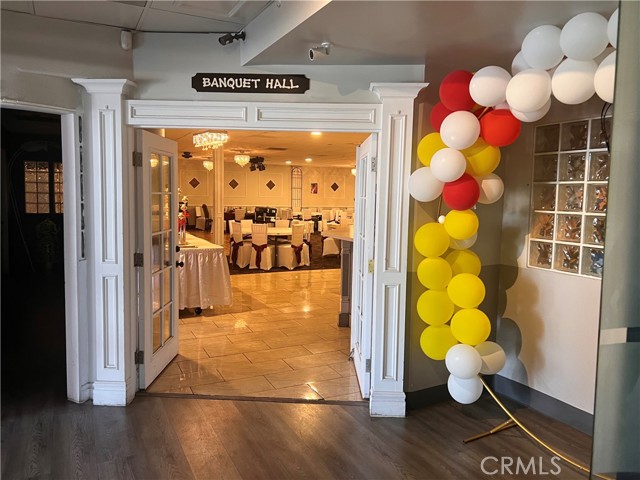 965 W Foothill Boulevard, Upland CA: https://media.crmls.org/medias/4cb0503f-0912-4000-9bd7-fe4e7dc30d0d.jpg