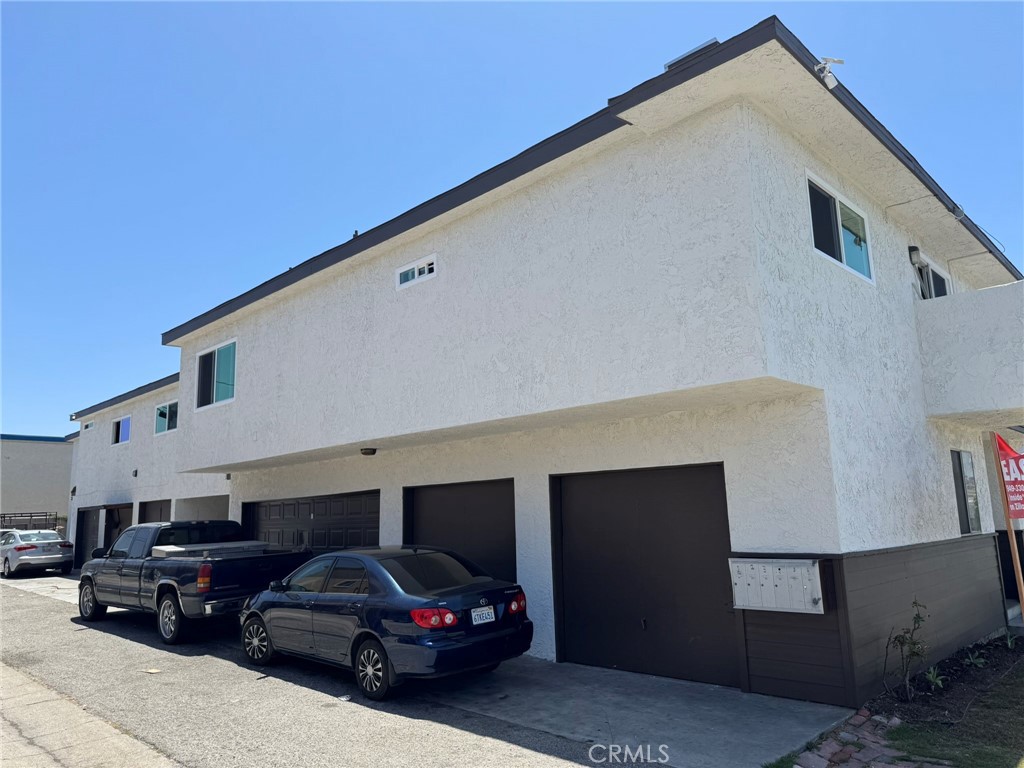 MLS #OC25137924 img 2