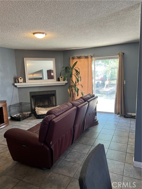 Detail Gallery Image 12 of 32 For 111 W Perry St, Perris,  CA 92571 - 4 Beds | 2 Baths