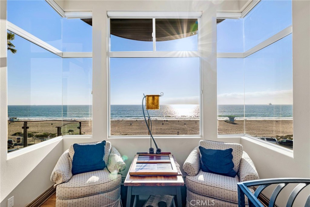 4308 The Strand