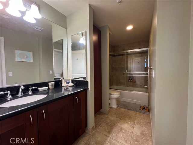 Detail Gallery Image 9 of 12 For 125 N Raymond Ave #404,  Pasadena,  CA 91103 - 2 Beds | 3 Baths