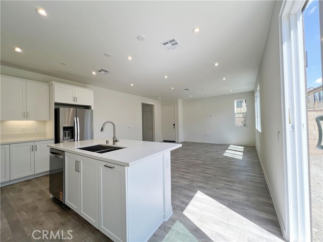Detail Gallery Image 5 of 26 For 16067 Olivas Ln, Fontana,  CA 92336 - 4 Beds | 2/1 Baths