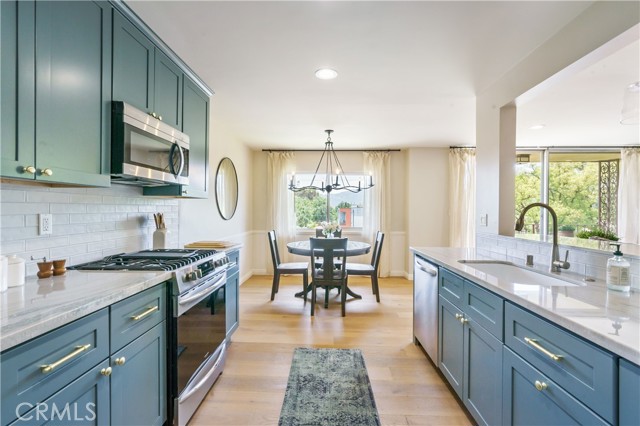 Detail Gallery Image 1 of 28 For 10707 Camarillo St #317,  Toluca Lake,  CA 91602 - 3 Beds | 2 Baths