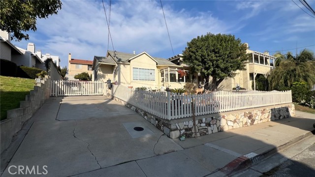 2111 Clark Lane, Redondo Beach, California 90278, 4 Bedrooms Bedrooms, ,2 BathroomsBathrooms,Residential,Sold,Clark,SB24243916