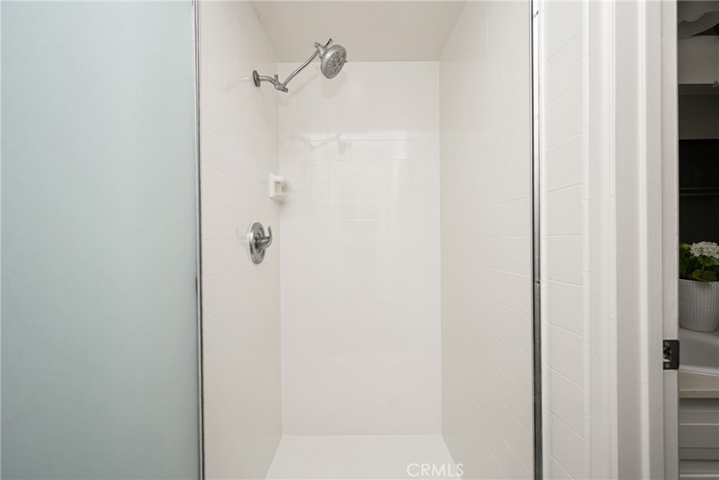 https://media.crmls.org/medias/4cb55221-46c3-4fa4-a05c-9b340a0bb6a0.jpg?preset=X-Large