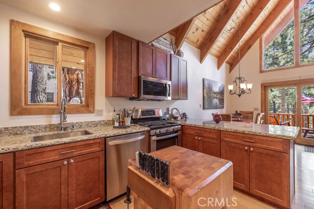 Detail Gallery Image 13 of 47 For 1240 Sheephorn Rd, Big Bear City,  CA 92314 - 3 Beds | 2 Baths