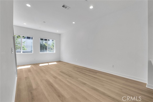 Detail Gallery Image 8 of 29 For 359 E Broadway, Long Beach,  CA 90802 - 2 Beds | 2/1 Baths