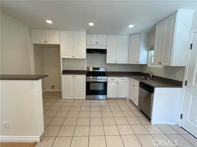 2641 Santa Ana Avenue, Costa Mesa CA: https://media.crmls.org/medias/4cb5b231-f9e4-4946-bc07-2412a1bf9175.jpg