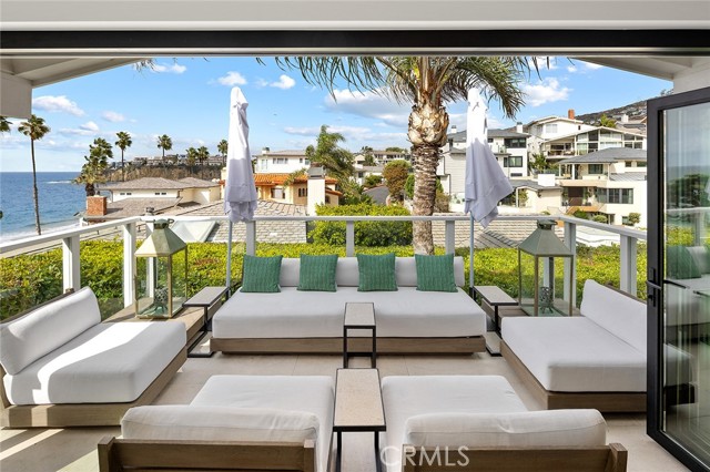 Detail Gallery Image 3 of 38 For 32 Emerald Bay, Laguna Beach,  CA 92651 - 3 Beds | 3/1 Baths