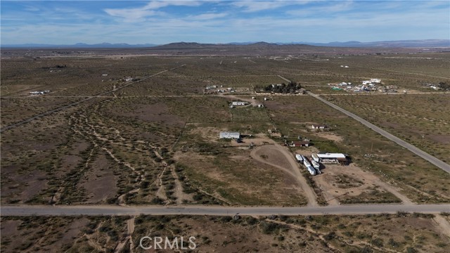 19032 Bonanza Trail, Helendale CA: https://media.crmls.org/medias/4cb6b422-68f6-4edf-bf4d-e10ce2896799.jpg