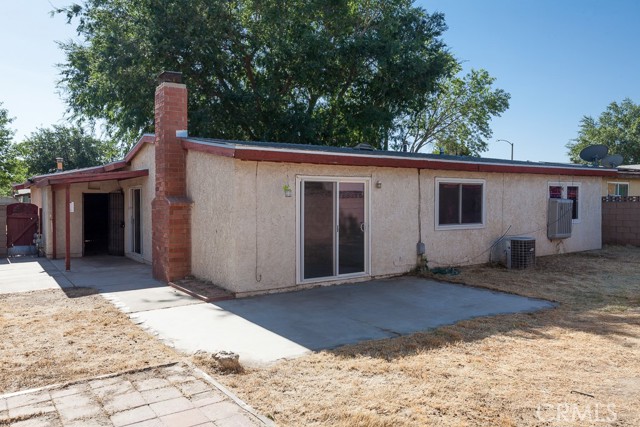 Detail Gallery Image 14 of 16 For 44211 Gingham Ave, Lancaster,  CA 93535 - 4 Beds | 2 Baths