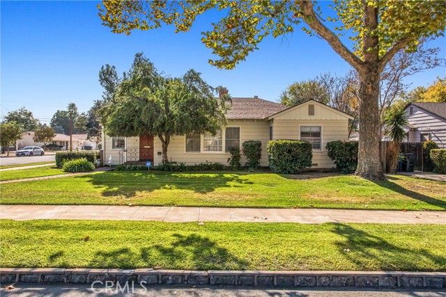 838 838 College Ave, Redlands CA: https://media.crmls.org/medias/4cb6ee3f-9d8d-4223-b75d-70373d147263.jpg
