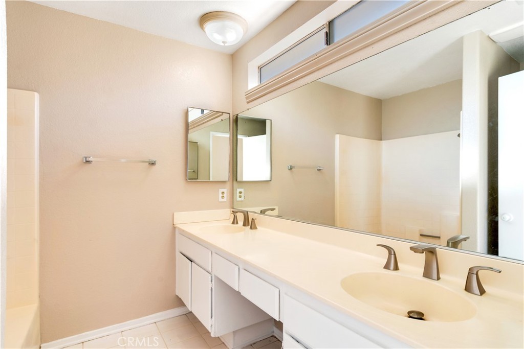 MLS #OC25274996 image #14