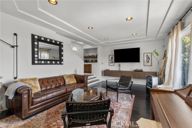 2067 Mayview Drive, Los Angeles CA: https://media.crmls.org/medias/4cb827e8-02b0-405d-92d4-0c748a8de522.jpg