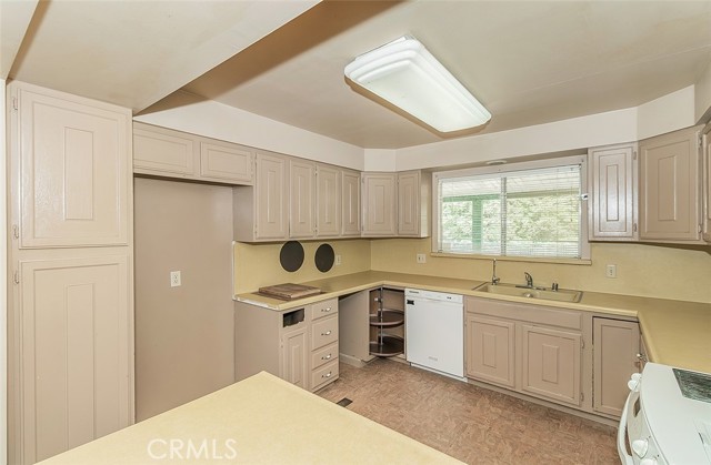 1341 N Fancher Avenue, Fresno, California 93737, 3 Bedrooms Bedrooms, ,1 BathroomBathrooms,Residential,For Sale,1341 N Fancher Avenue,CRFR24216536