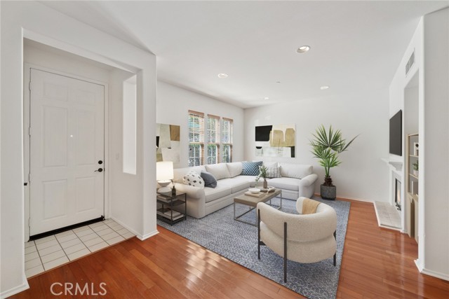 Detail Gallery Image 4 of 16 For 1314 Corte Venosa, Costa Mesa,  CA 92626 - 3 Beds | 2/1 Baths