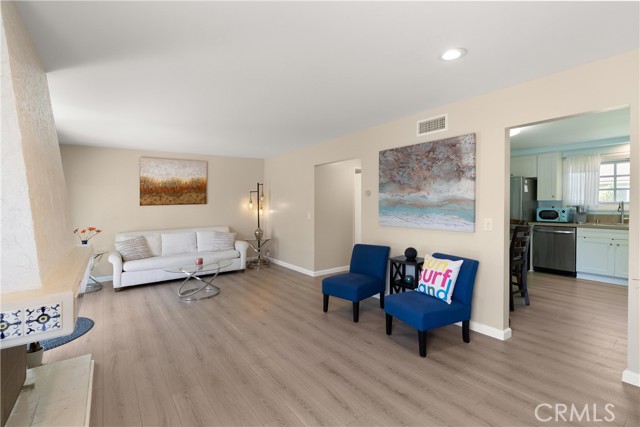 8195 Pawtucket Drive, Huntington Beach CA: https://media.crmls.org/medias/4cb98cd8-a76e-4998-b396-5273da1348c5.jpg