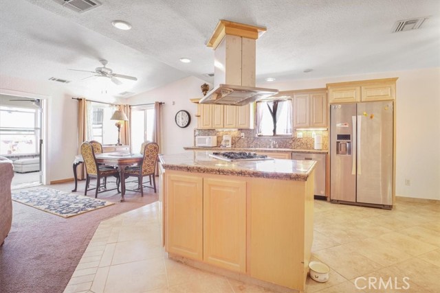 61975 La Brisa Drive, Joshua Tree CA: https://media.crmls.org/medias/4cb9bb4d-72d2-4518-9ae3-ed8b89919863.jpg
