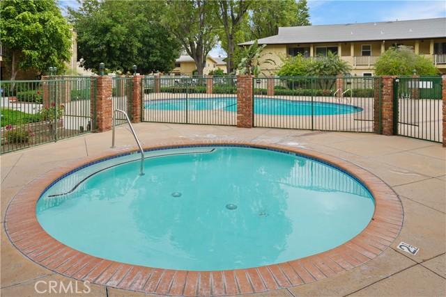 Detail Gallery Image 8 of 47 For 8111 Canby Ave #1,  Reseda,  CA 91335 - 4 Beds | 2/1 Baths